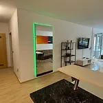3 - Klimaanlage, Grosses Sofa, Cafe & Wlan, Selfcheckin, Parkplatz, Fuer 5 Gaeste Lägenhet
