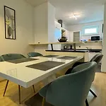 Lägenhet 3 - Klimaanlage, Grosses Sofa, Cafe & Wlan, Selfcheckin, Parkplatz, Fuer 5 Gaeste *
