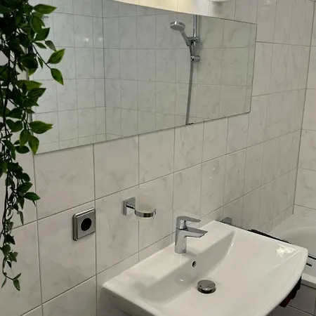 Lägenhet 3 - Klimaanlage, Grosses Sofa, Cafe & Wlan, Selfcheckin, Parkplatz, Fuer 5 Gaeste