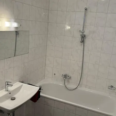 3 - Klimaanlage, Grosses Sofa, Cafe & Wlan, Selfcheckin, Parkplatz, Fuer 5 Gaeste Lägenhet