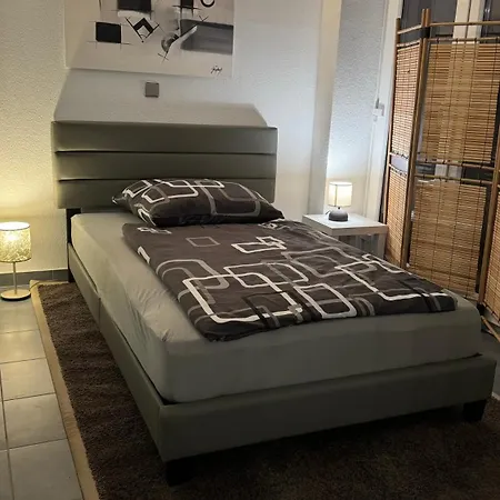 Apartment 3 - Klimaanlage, Grosses Sofa, Cafe & Wlan, Selfcheckin, Parkplatz, Fuer 5 Gaeste