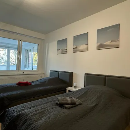 3 - Klimaanlage, Grosses Sofa, Cafe & Wlan, Selfcheckin, Parkplatz, Fuer 5 Gaeste Apartment