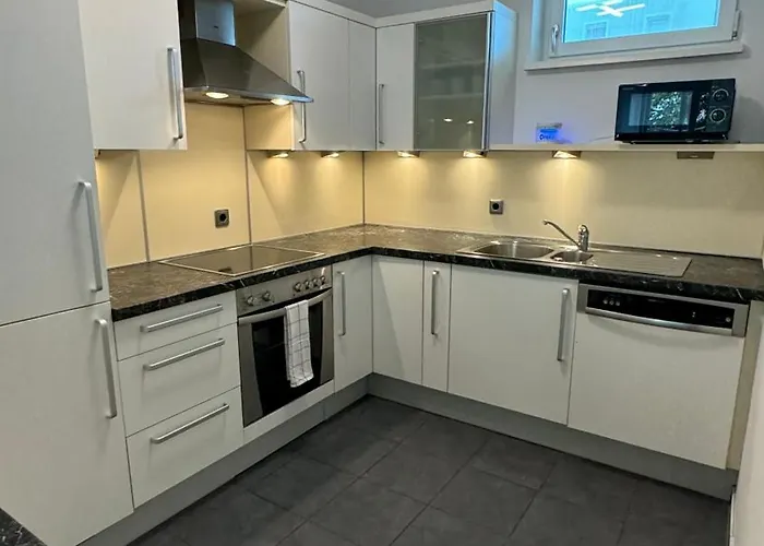 3 - Klimaanlage, Grosses Sofa, Cafe & Wlan, Selfcheckin, Parkplatz, Fuer 5 Gaeste Linz