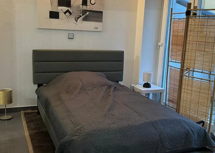 Apartment 3 - Klimaanlage, Grosses Sofa, Cafe & Wlan, Selfcheckin, Parkplatz, Fuer 5 Gaeste *