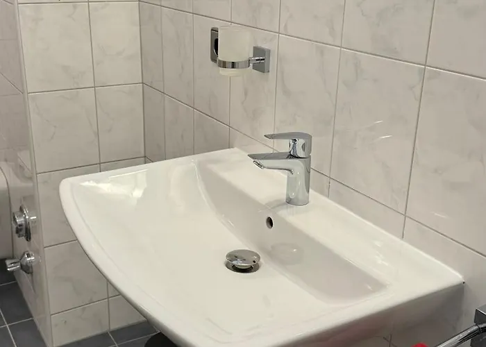 3 - Klimaanlage, Grosses Sofa, Cafe & Wlan, Selfcheckin, Parkplatz, Fuer 5 Gaeste Apartment Linz