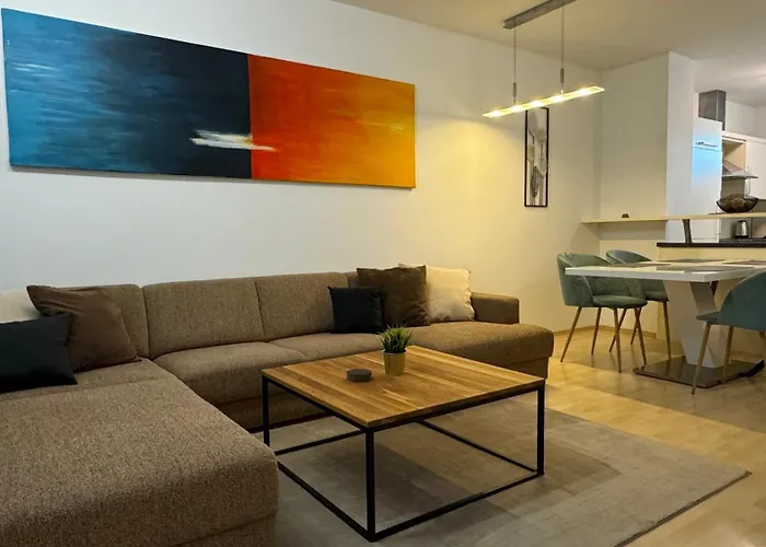 3 - Klimaanlage, Grosses Sofa, Cafe & Wlan, Selfcheckin, Parkplatz, Fuer 5 Gaeste *