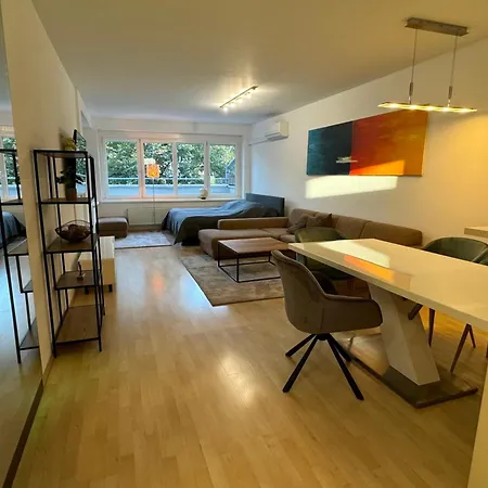 3 - Klimaanlage, Grosses Sofa, Cafe & Wlan, Selfcheckin, Parkplatz, Fuer 5 Gaeste Lejlighed Linz