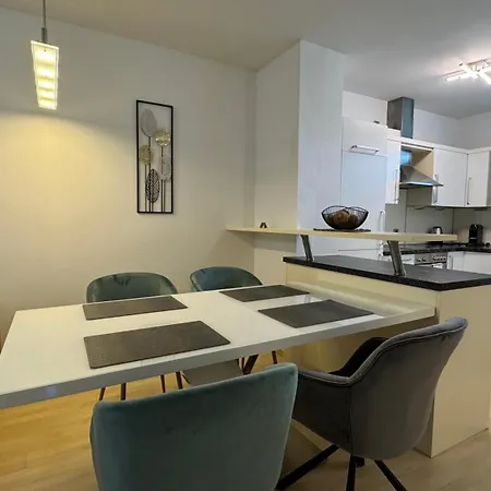 3 - Klimaanlage, Grosses Sofa, Cafe & Wlan, Selfcheckin, Parkplatz, Fuer 5 Gaeste Lejlighed